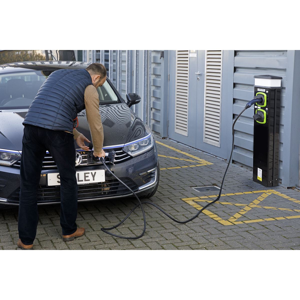 Sealey EVCC2232 EV Charging Cable Type 2 to Type 2 32A (7.4KW) 5m