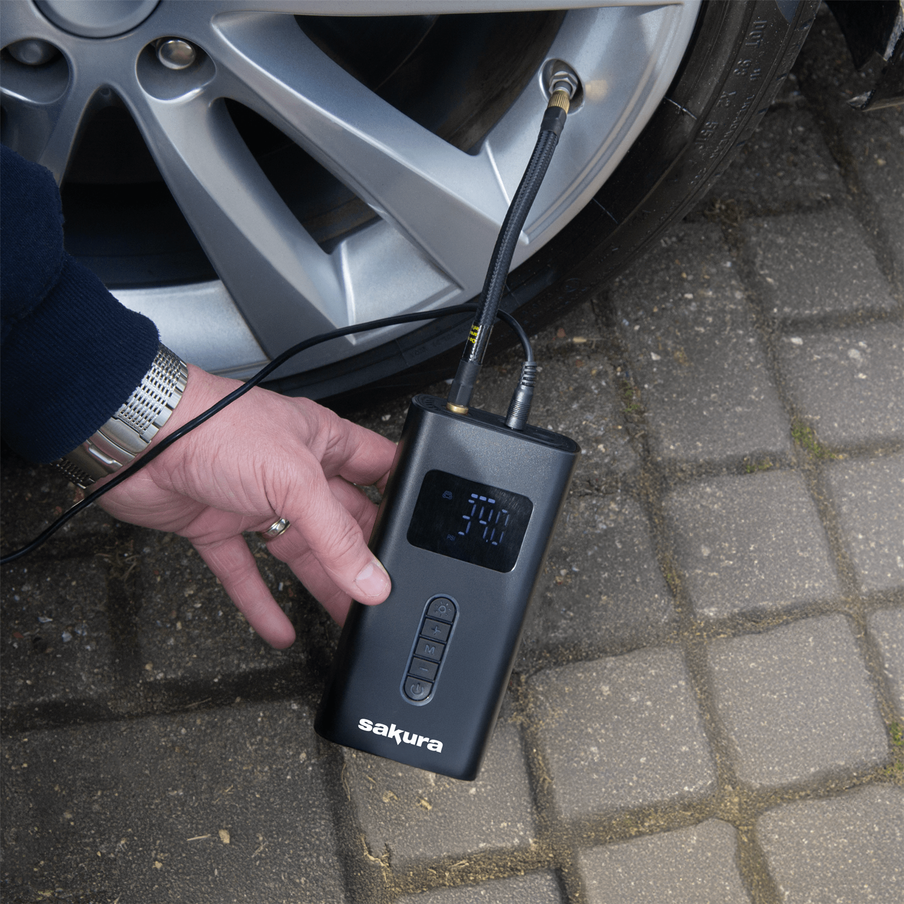 Sakura Cordless Tyre Inflator with Power Bank